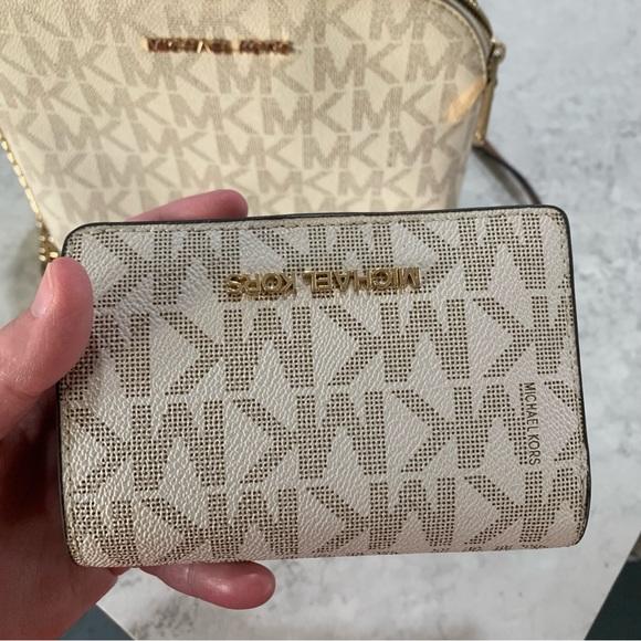 Michael Kors White Crossbody bag and wallet - Picture 16 of 16